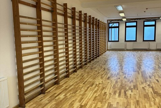 Renovierung der Turnhalle Gyenesdiás – Sportparkett